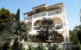 Amelia Apartment